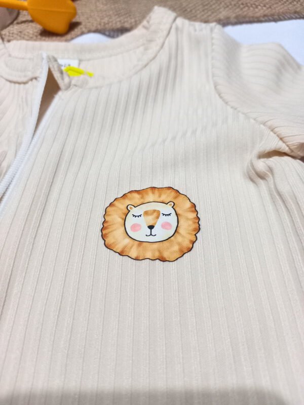 10_4_2026, 3_50_48 a.m. - Editado Enterito Mini Lion